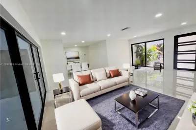 700 NW 92nd Ave 1