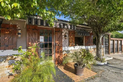 1576 E Oakland Park Boulevard 1
