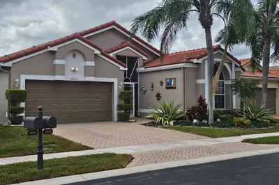 10402 Utopia Circle E 1