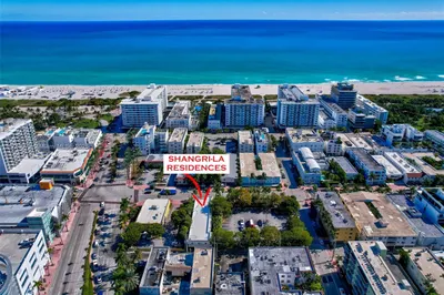 428 Collins Ave #8