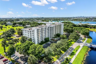 3300 N Palm Aire Dr #910 1