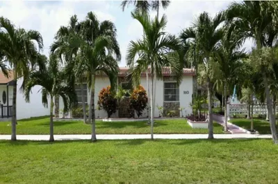 904-910 NE 10th Street 1