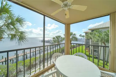 4680 NE Sandpebble Trace #305 1
