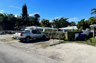 23 NE 19th Ave 1