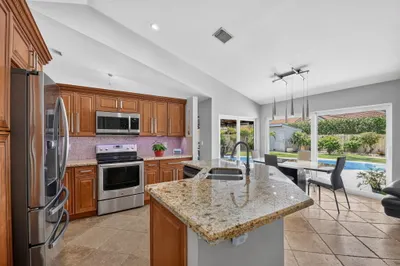 5817 Laurel Green Circle 1