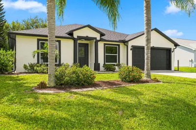 820 SW Jennifer Terrace 1