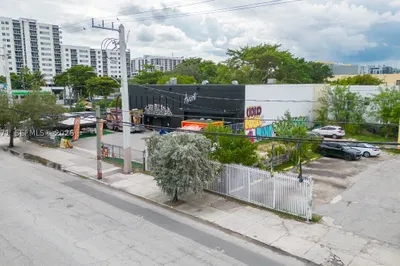 2600 NE 2nd Ave 1