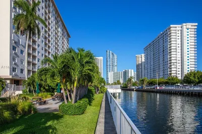 400 Kings Point Dr #424 1