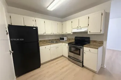 12215 W Dixie Hwy #306 1