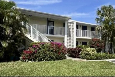 813 Hummingbird Way #8a 1