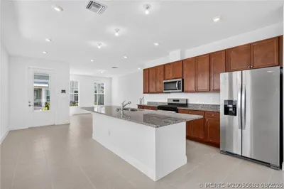 861 SW Bushel Trail 1