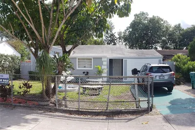 2422 NW 87th St 1
