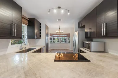 620 NE 9th Ave #4 1