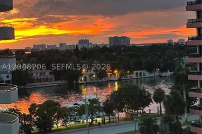 5161 Collins Ave #811 1
