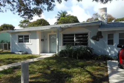 203 SW 3rd Court 1