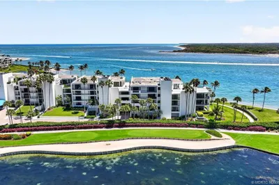 Freshly painted 2800 Condo building offers incredi