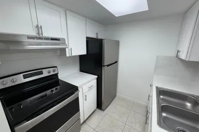 221 SE 3rd Avenue #6 1