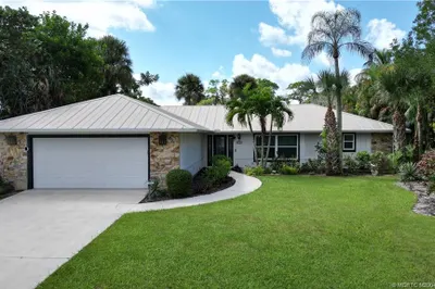 323 SW Ridge Lane 1