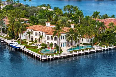 2716 Aqua Vista Boulevard 1