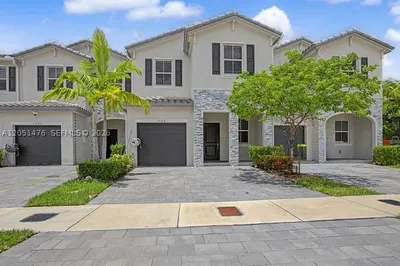 1020 SE 26th Ter 1