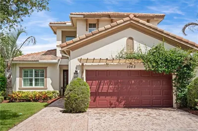 1063 SW Triste Way 1