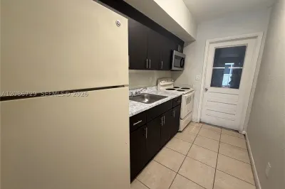 148 NW 14th Way #1 1