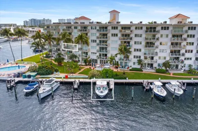 140 NE 28th Avenue #303 1
