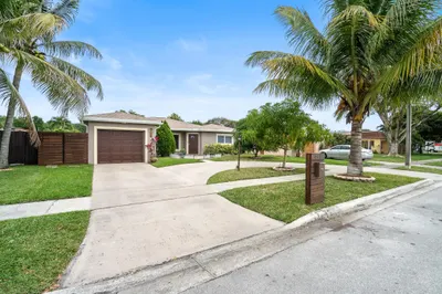 851 SW 49th Way 1