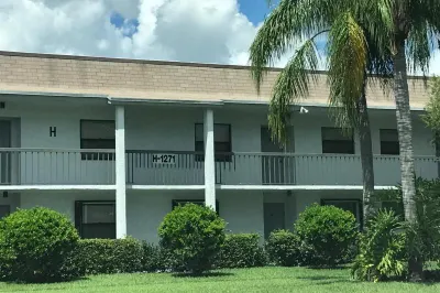 1271 SE Parkview Place #H8 1