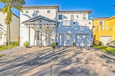 2895 NE 1st Dr 1
