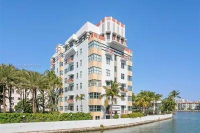 2421 Lake Pancoast Dr #2C 1