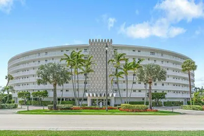 2505 S OCEAN Boulevard #303 1