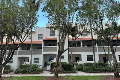 3225 NE 5th Court 1