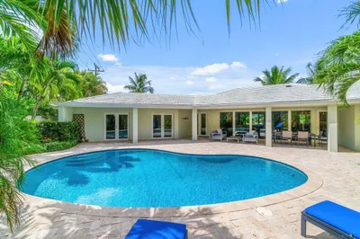 225 NW 11th Street