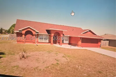 396 SE Albedo Ave 1