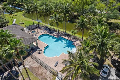 250 Crestwood Circle #208 1
