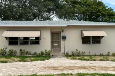 237 E Ilex Dr 1
