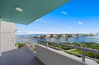 400 S Pointe Dr #1905 1
