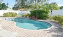 302 NE Greenbrier Ave Photo