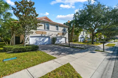 4504 Thornwood Circle 1