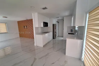 432 NW 15th St 1