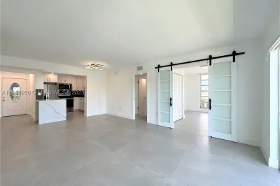 8305 Crespi Blvd #3A 1