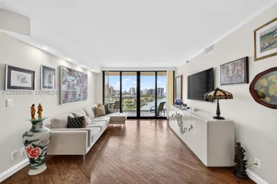 2800 Island Blvd #1005 1