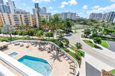 17801 N Bay Rd #607 1