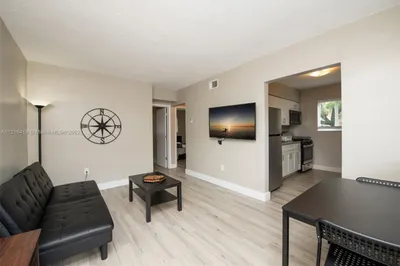 69 NW 35th St 1