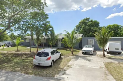 16300 NW 39th Ct 1