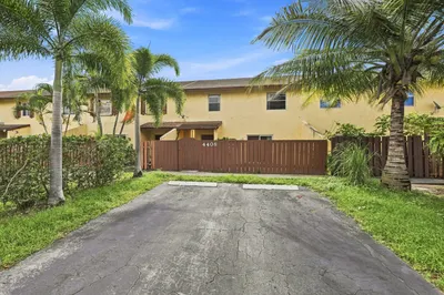 4408 NW 4th Avenue 1
