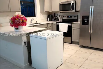 1281 NE 3rd Ave 1