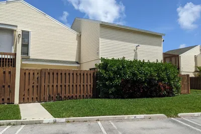 633 EXECUTIVE CENTER Drive #L104 1