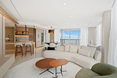 18671 Collins Ave #2103 1
